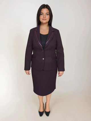 Costum damă cu căptușeală, format din sacou și fustă, perfect pentru diferite ocazii, dar și …