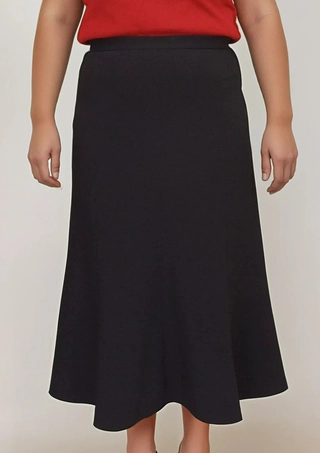 Fustă lungă cu betelie în clini și căptușeală. Perfectă pentru ocazii, evenimente sau pentru o …