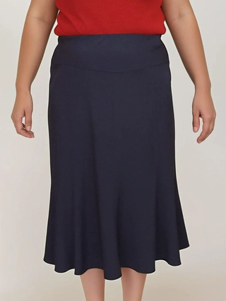 Fustă lungă cu basc, din voal, cu căptușeală și elastic în talie. Designul clasic cu talie …